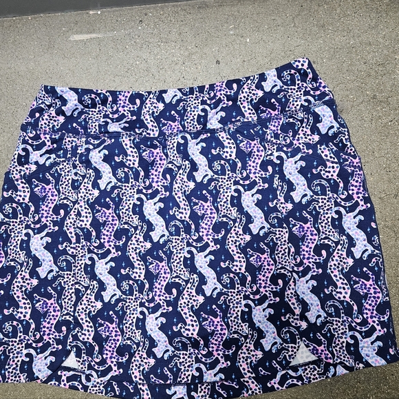 Lilly Pulitzer Luxletic Sabbia UPF 50+ skort in the Oyster Bay Navy On - Picture 8 of 9